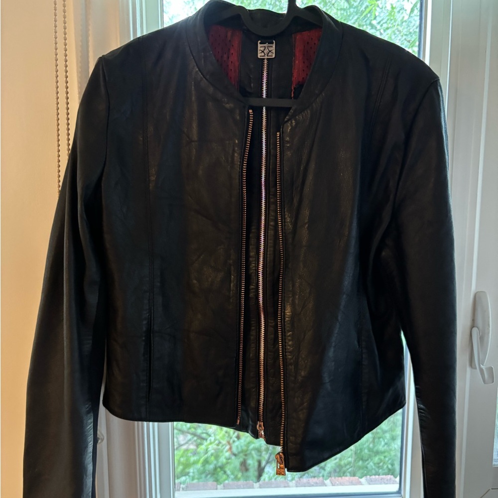 Bano ee Mee Women's Black Leather Zip-Front Jacket with Round Collar